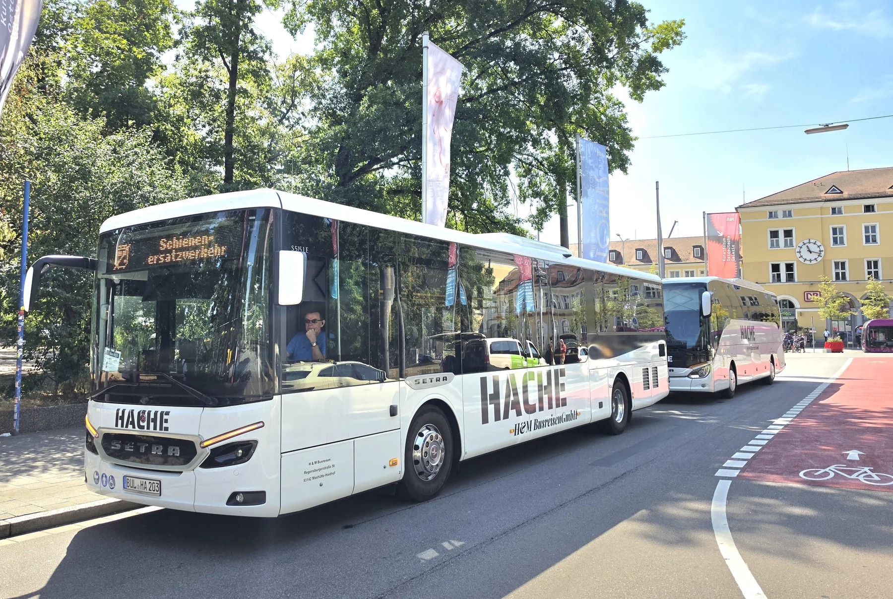 Busse von H & M Busreisen im Schienenersatzverkehr